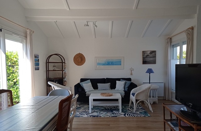 House 300 m ocean - Shared POOL and TENNIS - WIFI - PRIVATE car park