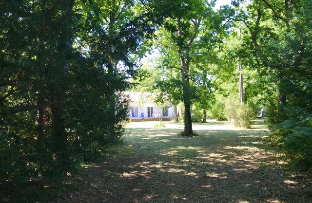HOUSE 5 PEOPLE IN THE PINS, LARGE GARDEN, 5 MIN FROM THE SEA AND LAKE