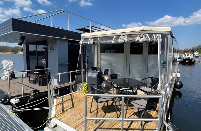 House Boat 'Hausboot Fine Licence-Free' with Lake View and Wi-Fi