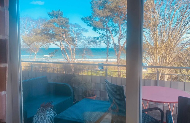 House directly on the beach, behind the dune, sea view