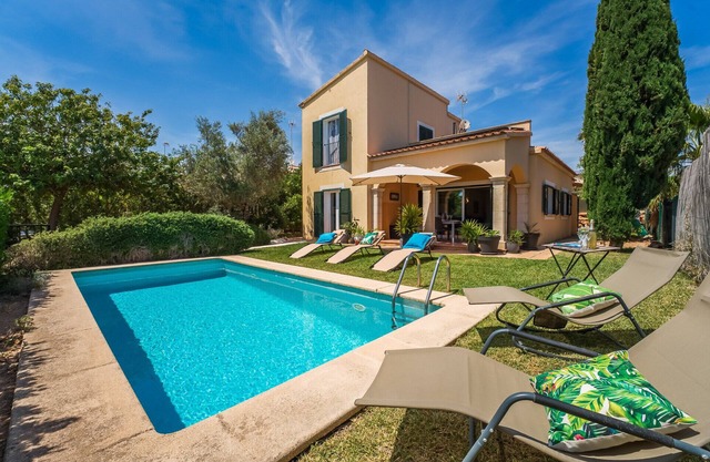 House "Doris" in Sa Ràpita with swimming pool