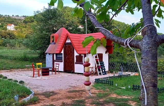 House Fairytale Village Castle (24742-K1) - Rupe