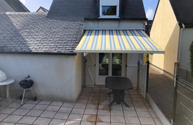 House for 5 with heated pool, near Sarzeau beach