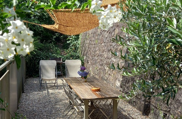 House for 6 people with shady garden near the center of Vals les Bains.