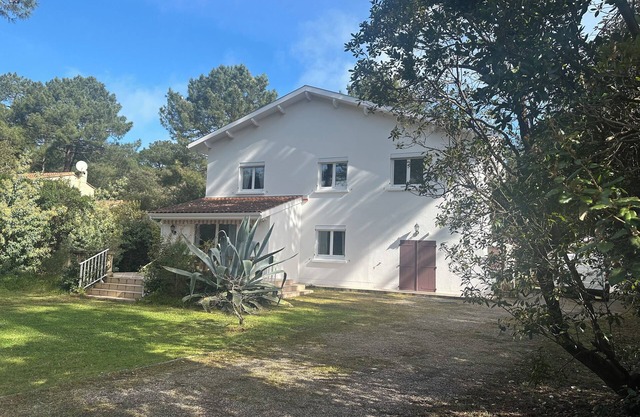 House in a quiet residential area 12 minutes walk from the beach