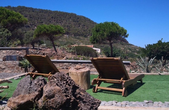 House in front of an aromatic garden with barbecue space, dedicated solarium and outdoor shower.