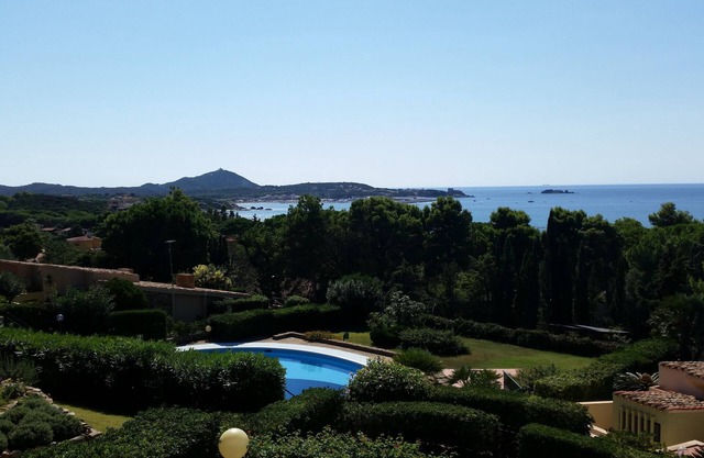 House in residence with swimming pool- 5 min from Campulongu beach
