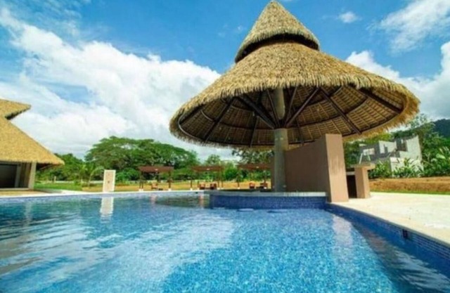 House in resort Ciudad Del Mar one street from beach in Jacó. Multiple amenities