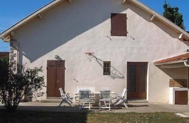 House in Saujon