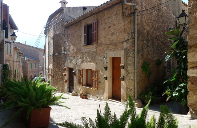 House in Valldemossa center, 5 people, private roof terrace, outstanding views