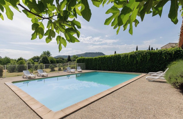 House 'Les Sources Gîte Calabert' with Shared Pool, Private Terrace and Air Conditioning