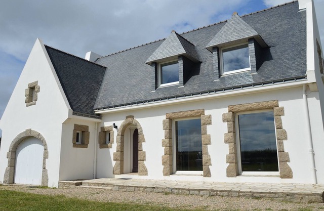 House of 180 m 2 with 5 bedrooms and a superb sea view, large enclosed garden