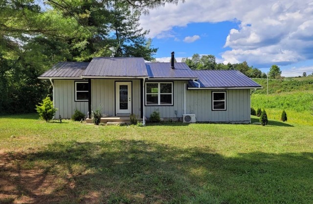 House of Friendship, Connect in a Relaxing Getaway near Red River Gorge