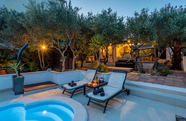 House Oliva with private pool and large garden