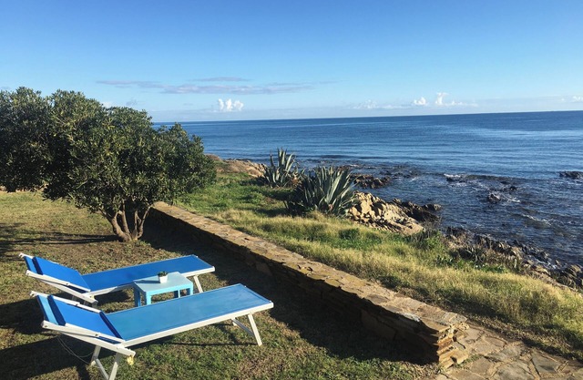 HOUSE ON THE SEA, WATERFRONT, BREATHTAKING VIEW WITH GARDEN AND PRIVATE BEACH