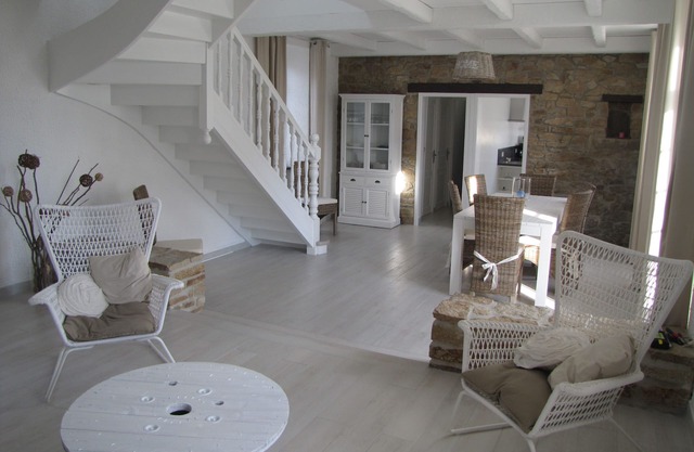 House seafront St Cava PLOUGUERNEAU