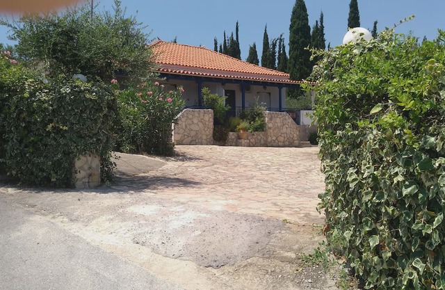HOUSE TAKIS HAIKOS two minutes walk to the beach Peroulia