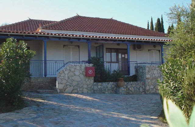 HOUSE TAKIS HAIKOS two minutes walk to the beach Peroulia