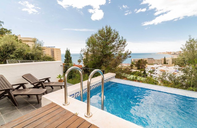 House with fantastic sea views,