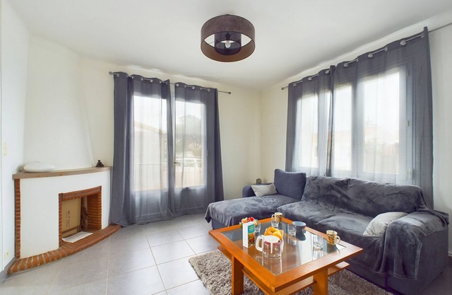 House with garden in a quiet place for 6