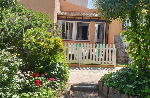 House with garden at 35 meters from the sand beach of LA FOSCA