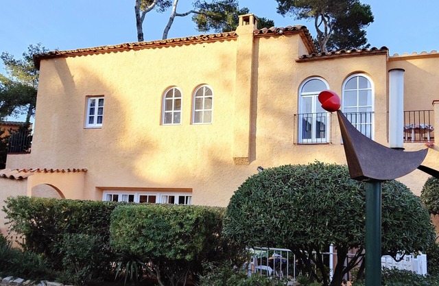 House with garden at 30 meters from the sand beach of la Fosca.