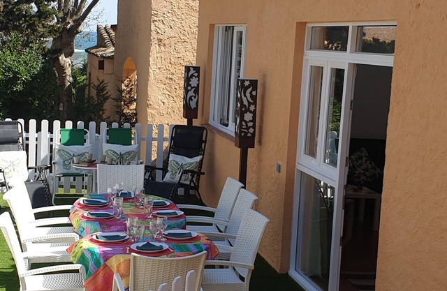 House with garden at 40 meters from the sand beach of la Fosca.