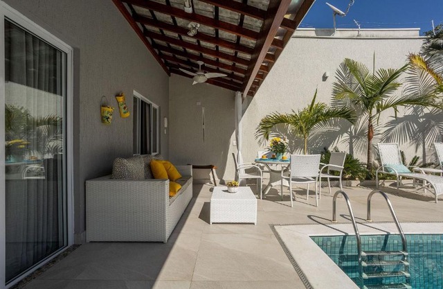 House with gourmet area and pool on Indaiá beach
