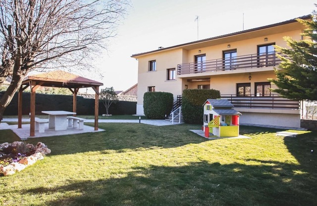 House with living-dining room with fireplace, fully equipped kitchen, bathroom for disabled people.