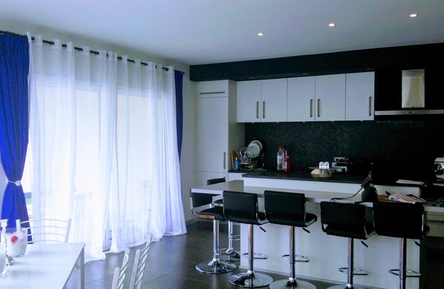 House with pool and solarium 200m from the beach