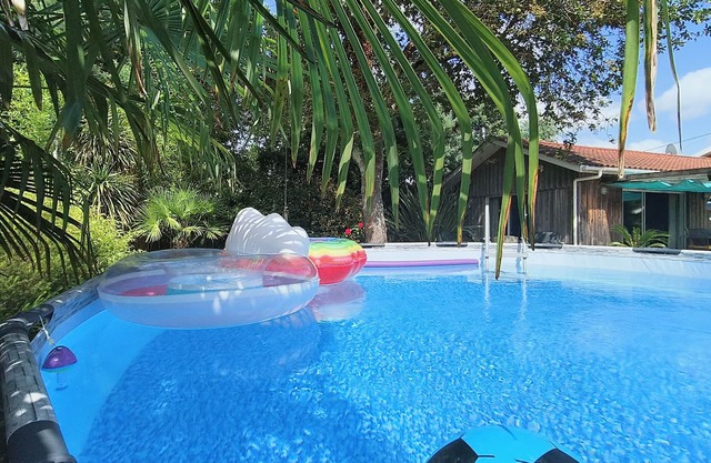 HOUSE with SWIMMING POOL IN A GREEN ECRINK
