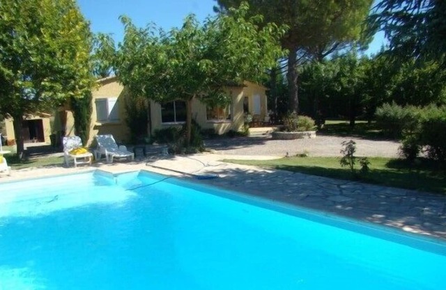House with swimming pool and 2000m2 land in St Julien le Montagnier 83