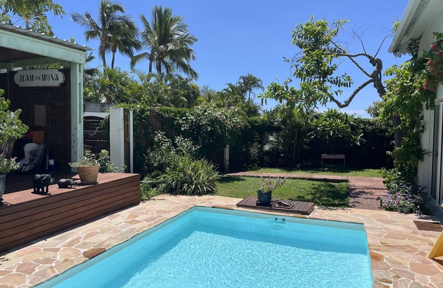 House with swimming pool in very quiet residence for 6 people