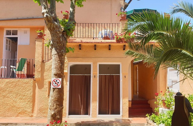 House with terrace and garden at 30 meters from the sand beach of la Fosca.