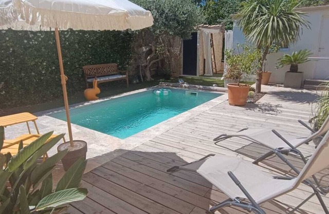 House with terrace, swimming pool, 3 bedrooms for 4 adults, 15 minutes from the beach.