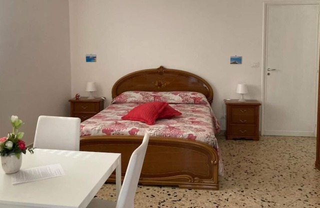 House with veranda and garden, for couples and families, pets allowed