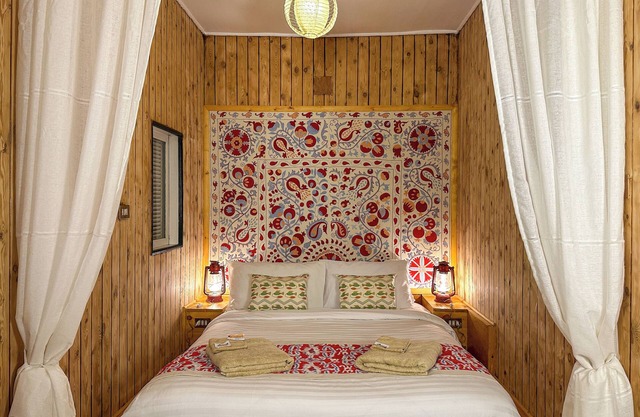 Houseboat 65 - The Nest