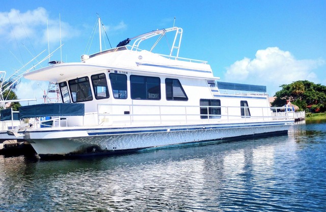 Houseboat Hotel Oasis