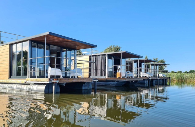 Houseboat in Łazy by Lake Jamno and Sea