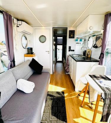 Houseboat Seabreeze