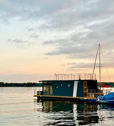 Houseboat Zegrze