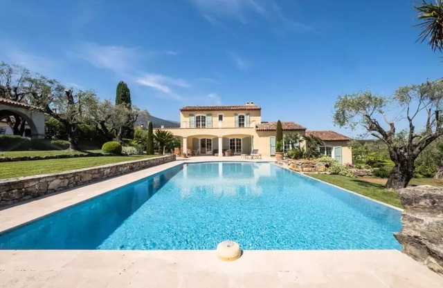 Houses & Villas for 13 People
