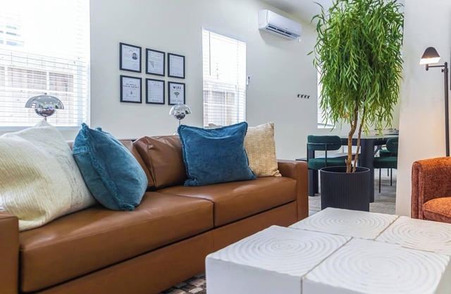 Houston Hideaway w/King Bed, Games, Prime Location