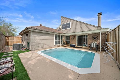 Houston Pool Escape Games Wifi Parking Pet