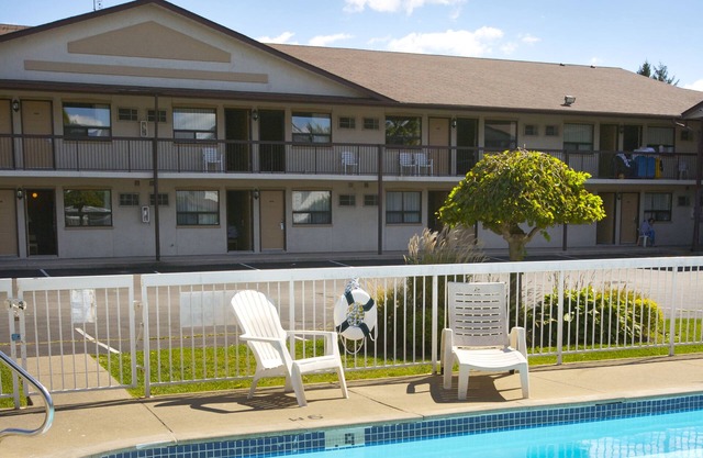 Howard Johnson by Wyndham Niagara Falls