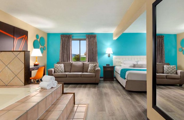 Howard Johnson by Wyndham Waterloo Cedar Falls