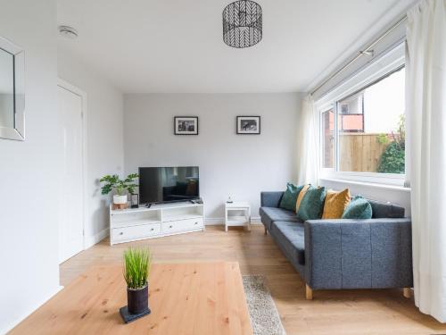 Howick House-Sleeps 5-Pet friendly-Parking-Garden