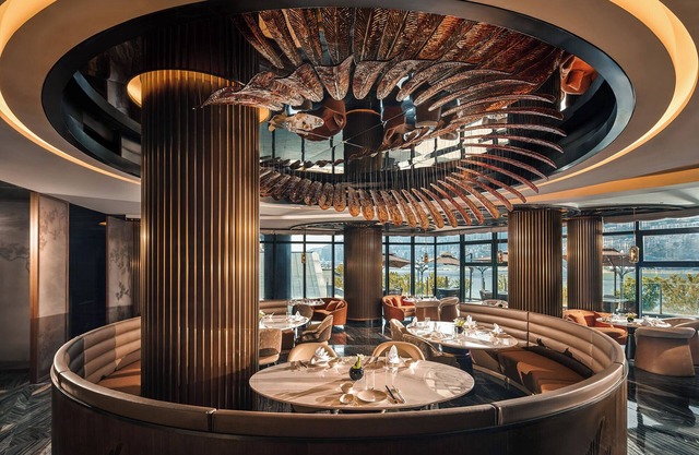 Hualuxe Chongqing Wushan by IHG