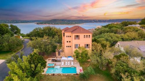 Hudson by AvantStay Magnificent Home w Beautiful Views Multiple Living Areas Pool Games