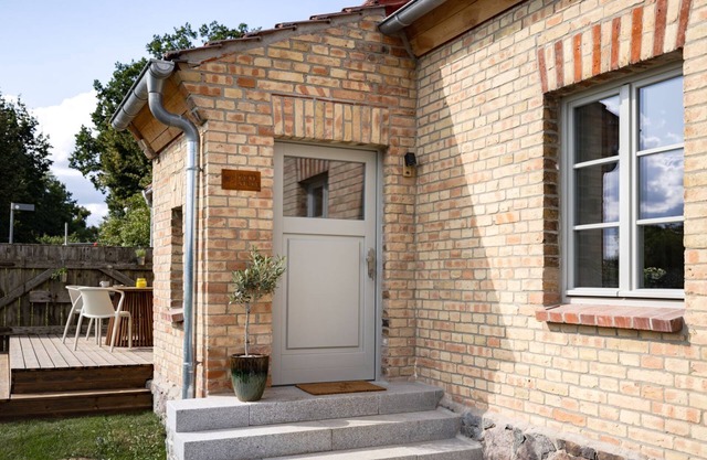 Hufe 9 Ferienwohnung Gute Stube - direkt am See!